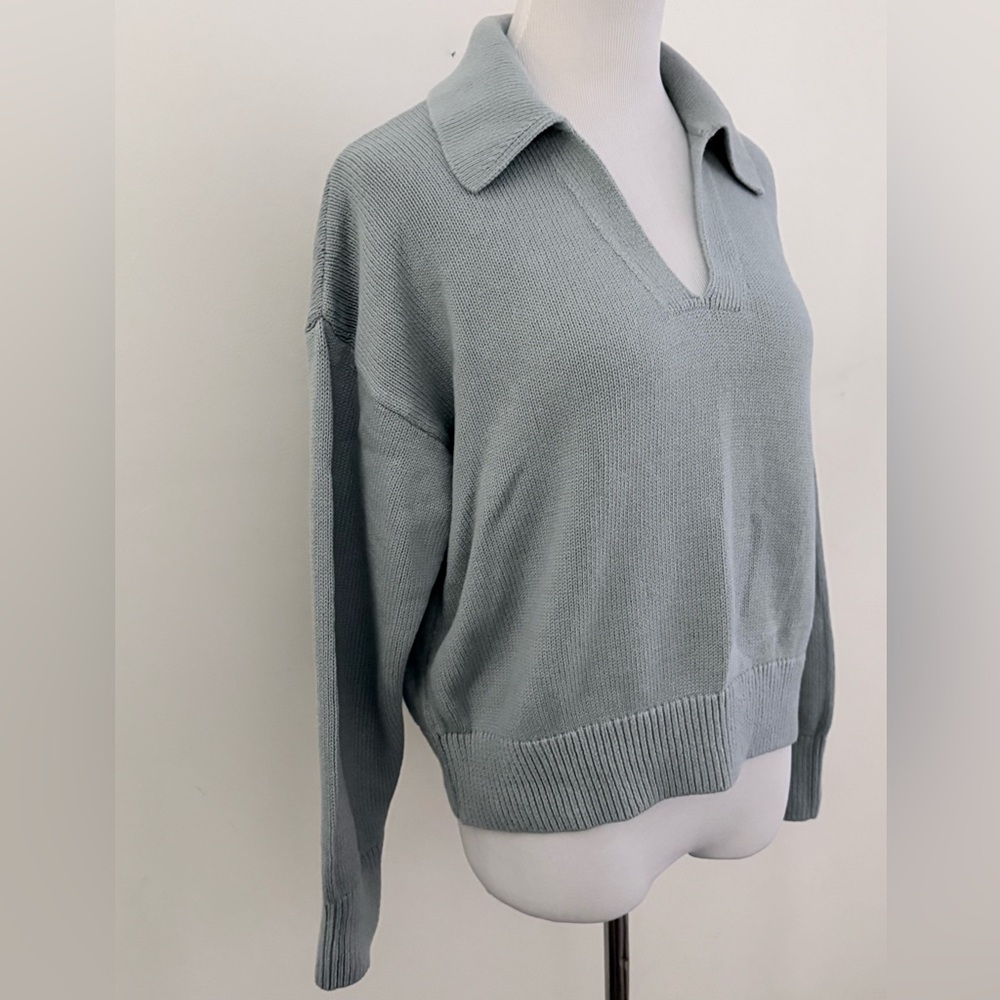 Old Navy Women's V-Neck Sweater in Soft Green - Picture 4 of 9